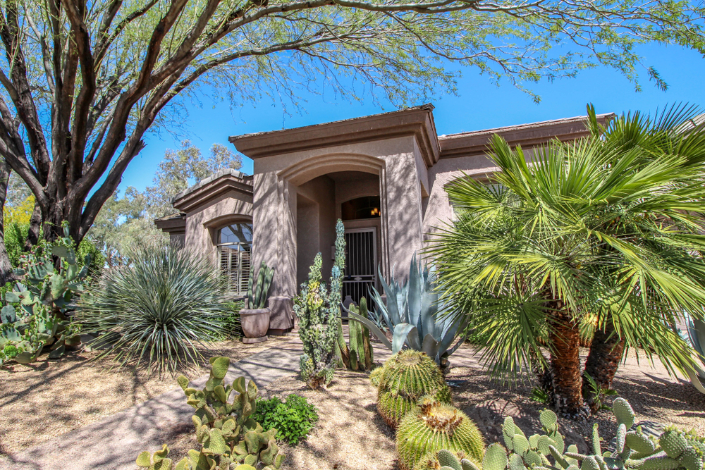 Phoenix,arizona,southwest,style,home,with,lots,of,trees